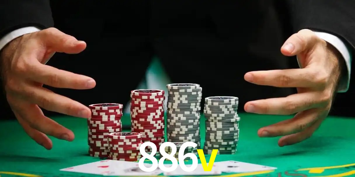 886v